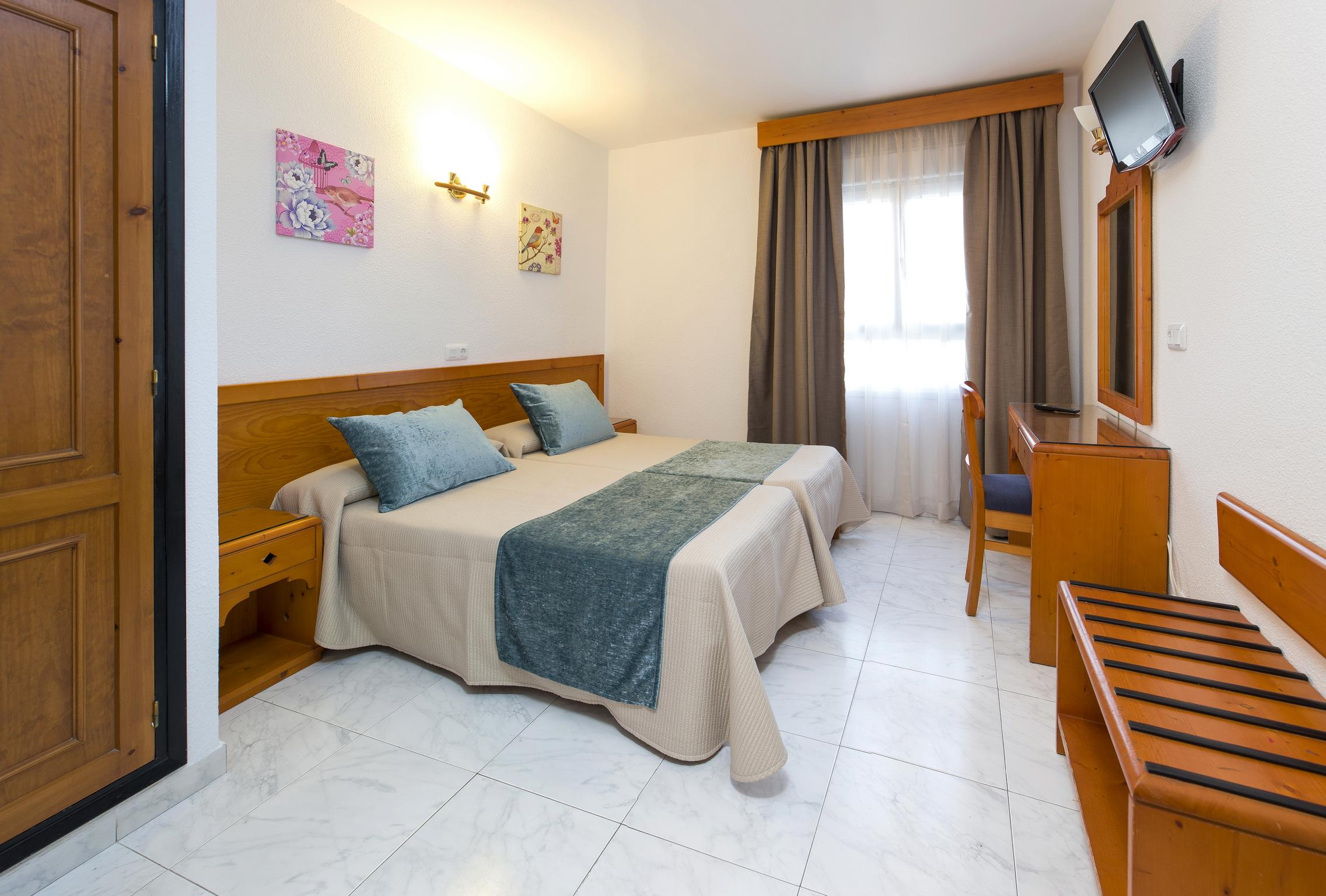 Hostal Mari Сан-Антоніо Екстер'єр фото