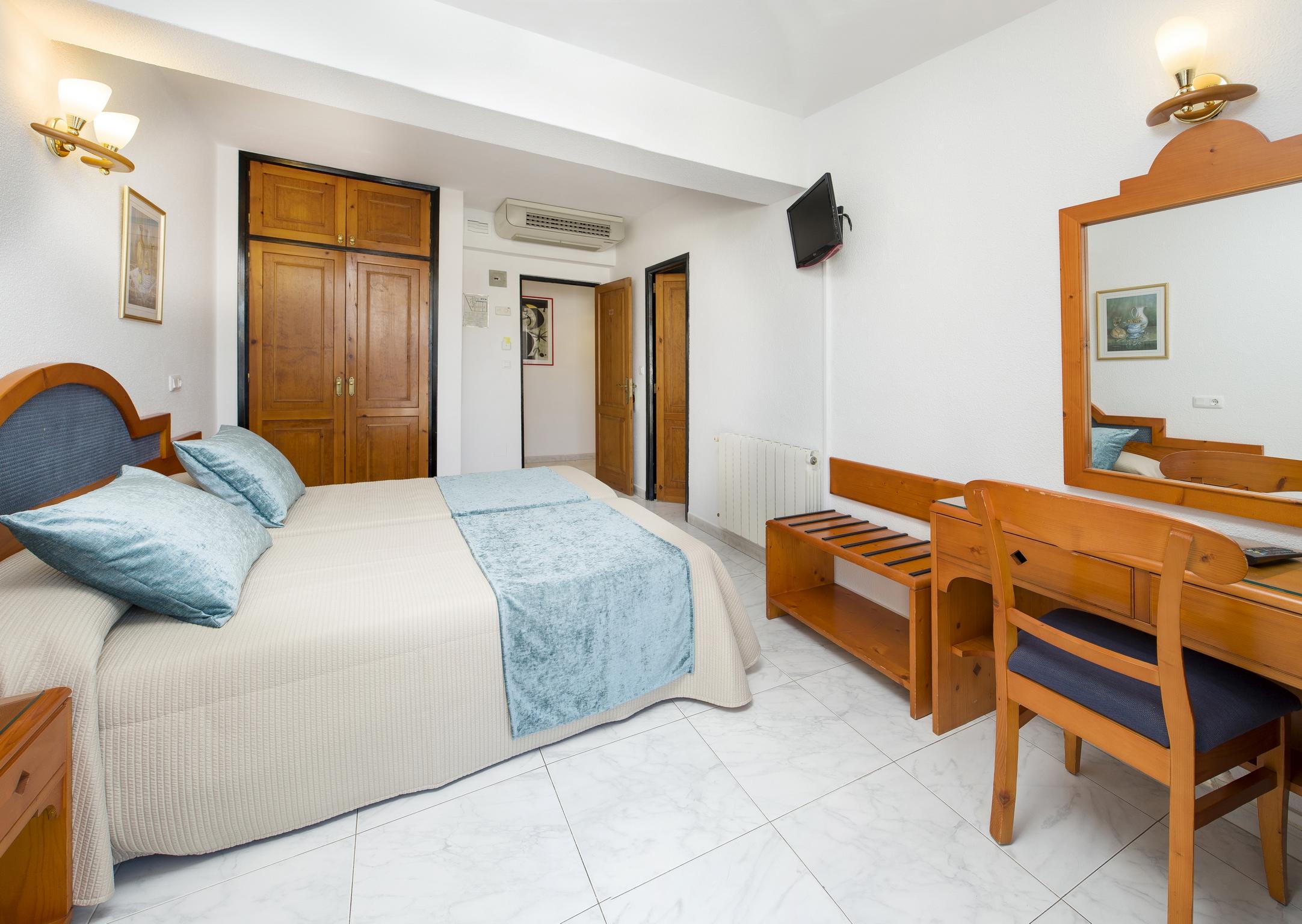 Hostal Mari Сан-Антоніо Екстер'єр фото